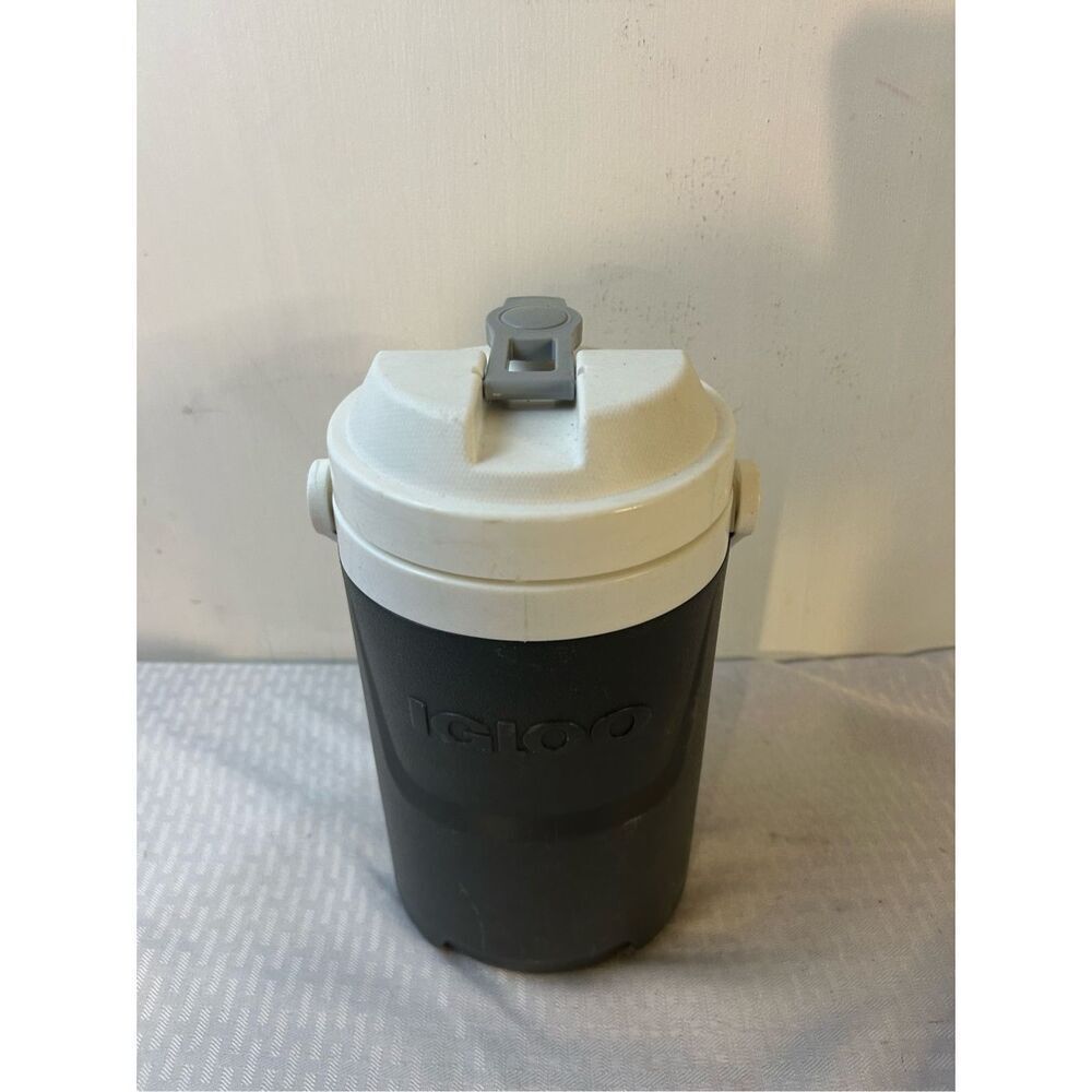 Igloo travel  jug gray hook‎ handle
